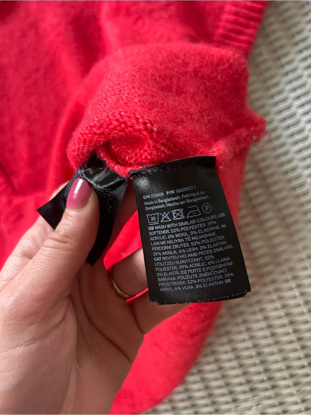 H&M Red Short-Sleeve Buttoned Knit Cardigan - Picture 2 of 4